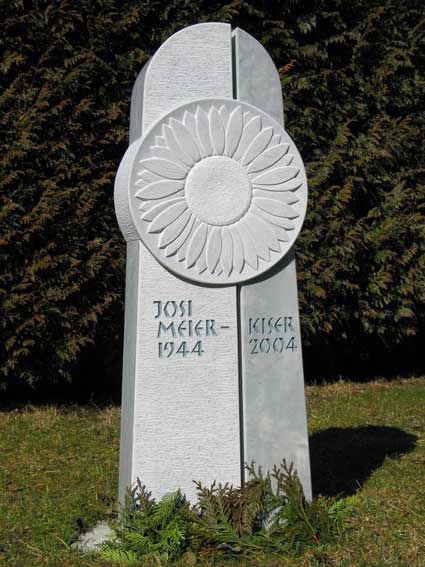 Bardiglio Marmor, teils geschliffen, teils behauen