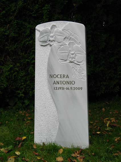 Orchideen in Carrara Marmor